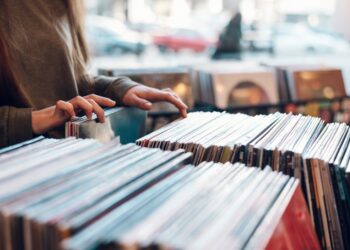 Sound and Nostalgia: The High-End Audio Equipment Fueling the Vinyl Revival