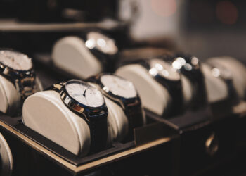 Reinventing Time: The Impact of Luxury Smartwatches on Traditional Watchmaking